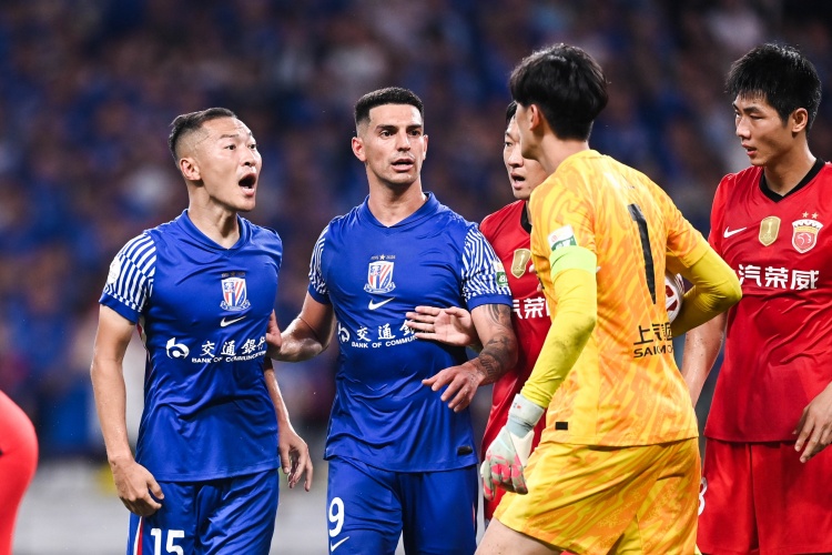 媒体人:申花7人跑动过万米海港4人 位置前提让吴曦前插机会减少