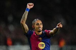 拉菲尼亚13球领跑欧冠射手榜,并追平C罗单赛季参与21球的纪录