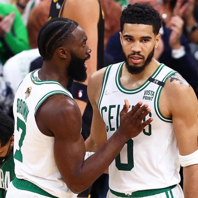 开云APP下载-杰伦·布朗连续低迷 双探花的大当家争论终于休矣！